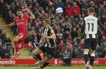 محمد صلاح يكرر أفضل رقم له في الدوري الإنجليزي ويهدد رقم هنري (فيديو)