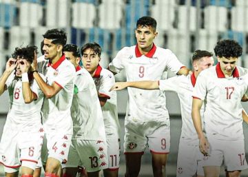 كريم حڨي يدعم لاعبي المنتخب التونسي للأواسط قبل مباراتهم الحاسمة للتأهل للكان