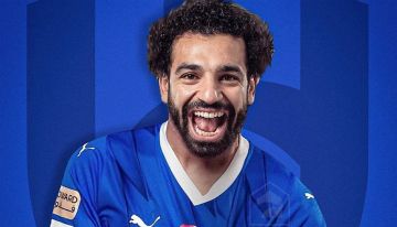 تركي آل الشيخ ينشر صورة محمد صلاح بقميص الهلال.. و3 إيموجي تثير الجدل