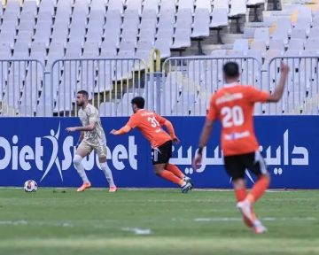 الصدارة تغازل الزمالك وبيراميدز.. الأهلي يسقط في فخ التعادل أمام فاركو